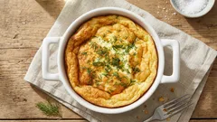 Ich mache ein fluffiges Mikrowellenomelett: nur zwei Zutaten und fünf Minuten