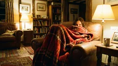 Wie Sie eine Wohndecke waschen, ohne dass sie ihre Weichheit und Form verliert: Pflegetipps für Heimtextilien